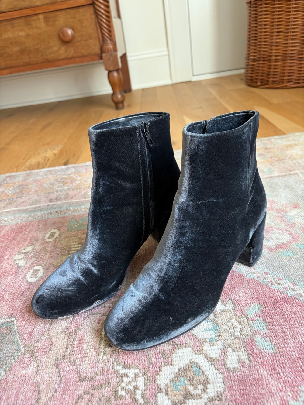 Vince Blakely Grey Velvet Ankle Heeled Booties with Side Zip